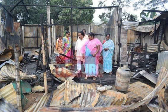BJP team visits fire affected market
